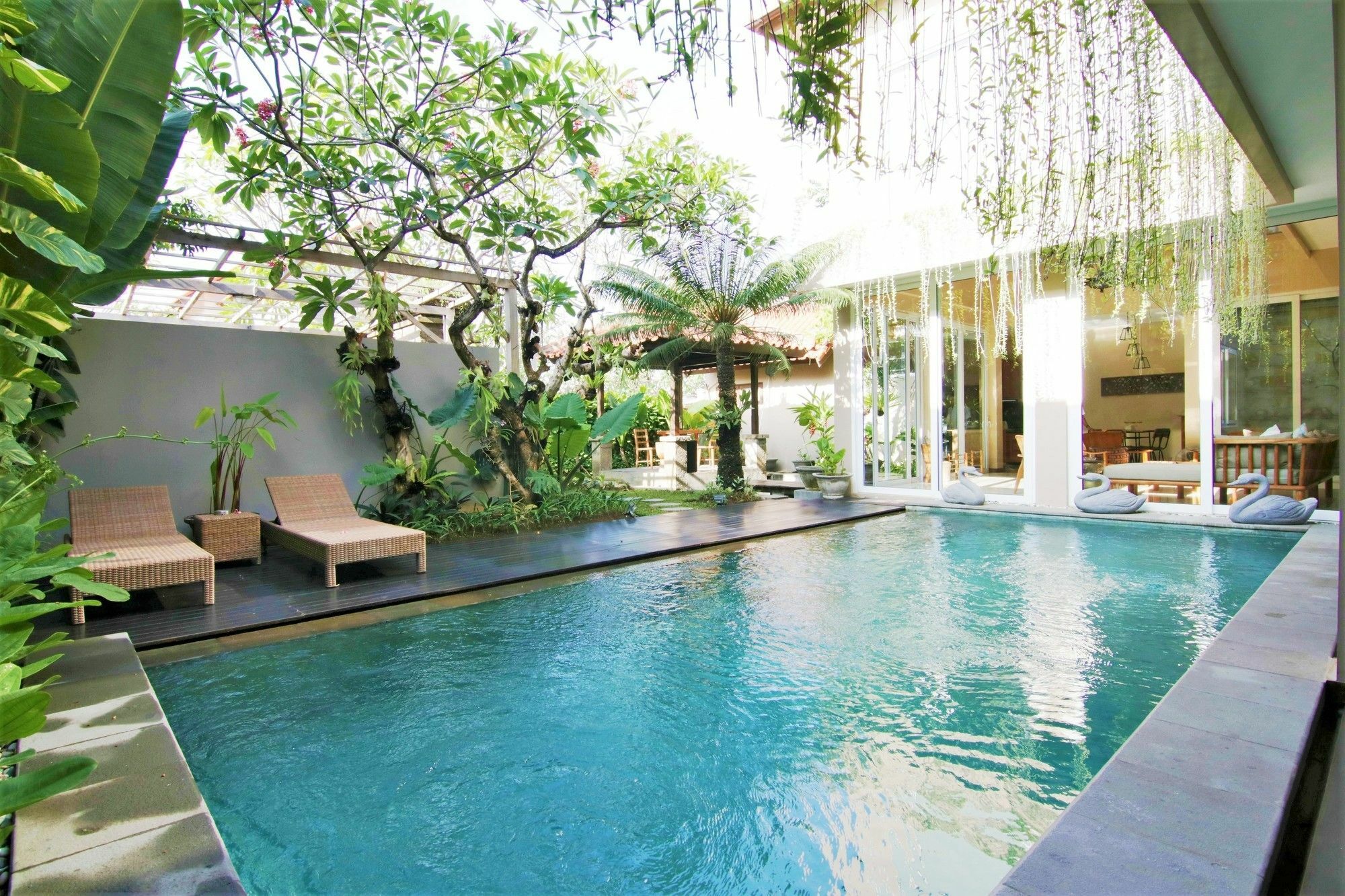 W Hotel 2*